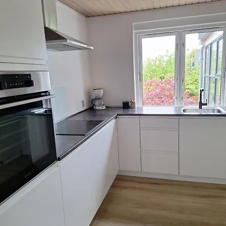 Hel Med Fri Parkering Beliggende Сasa de vacaciones *