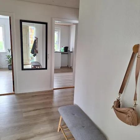 Hel Med Fri Parkering Beliggende *